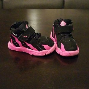 Nike toddler sneakers